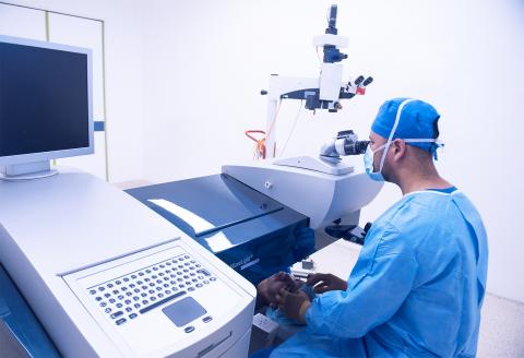 07.jpg Colocación de Anillos Intraestromales con láser de Femtosecond