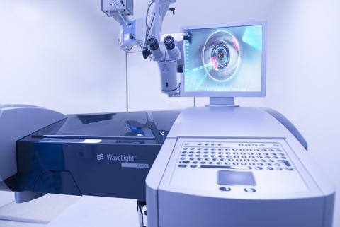 35.jpg Cirugía de blefaroplastia superior o inferior