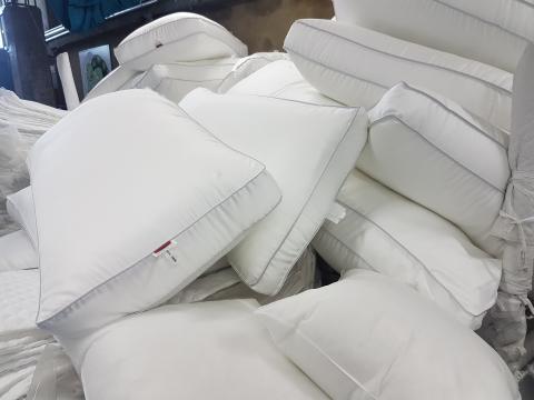 Almohadas, protectores para colchón, juegos de cama, plumones, duvets, colchas.