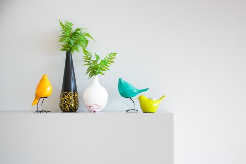 vases, centerpieces, photoframes, candleholders, huracane lamps, decorative fruits, decorative balls. Image