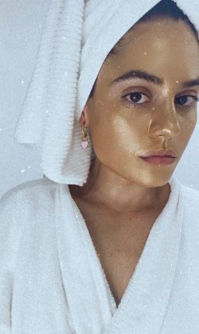 Gold Face Mask Image