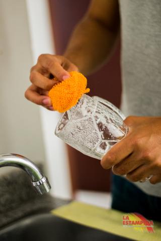 PLASTIC SCOURERS