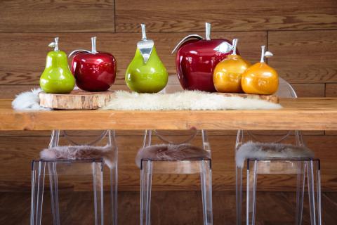 vases, centerpieces, photoframes, candleholders, huracane lamps, decorative fruits, decorative balls. Image