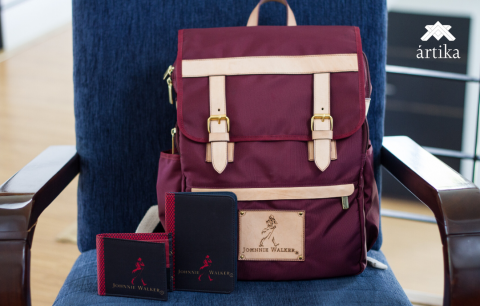 Hands-free backpack in leather and canvas Image