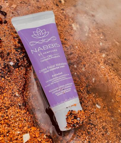 MOISTURIZING FACIAL CREAM WITH CBD Image