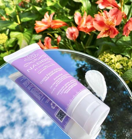 MOISTURIZING FACIAL CREAM WITH CBD Image