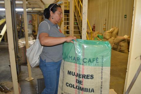 Mujeres de Colombia ( Colombian Women) Image