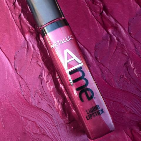 Metallic liquid lipstick Image