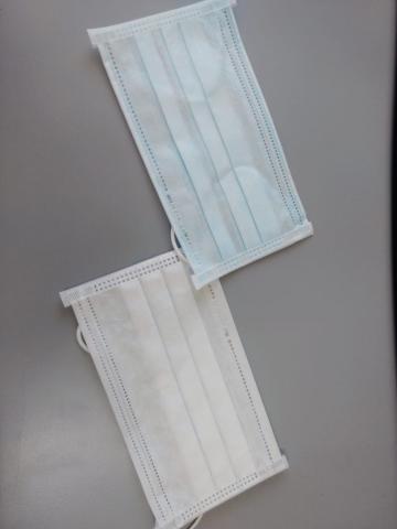 Single-use, non-sterile, disposable holding face mask. Image