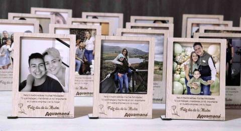 WOODEN POLAROID PHOTO FRAME Image