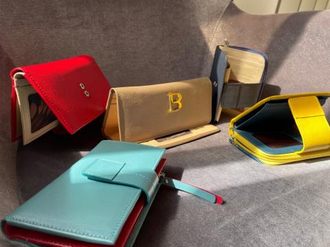Women wallets Image