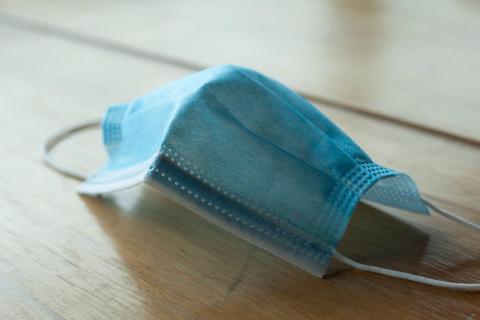 Disposable medical mask Image