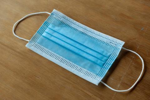 Disposable medical mask Image