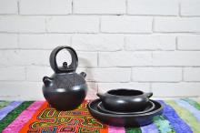 La Chamba clay tableware Image