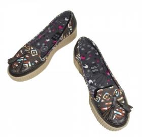 Moccasin lady cow leather combined with ethnic canvas and rubber sole