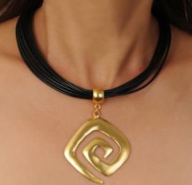 Leather necklace and Calima pendant CRTP086