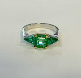 Ring Emerald cut 1.65