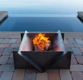 Fire pit for wood use