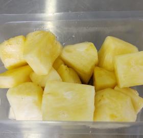 Piña en trozos congelada