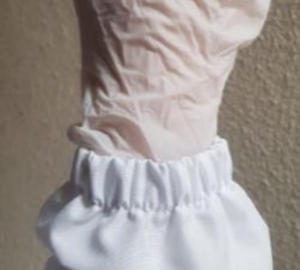 Protective gown with textile tie Image