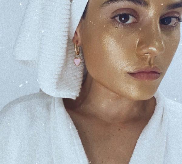 Gold Face Mask Image