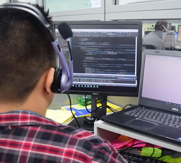 Architecture and Software development (web y desktop) Image