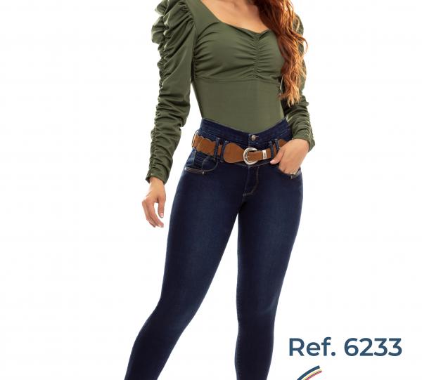 Colombian Women Jeans Image