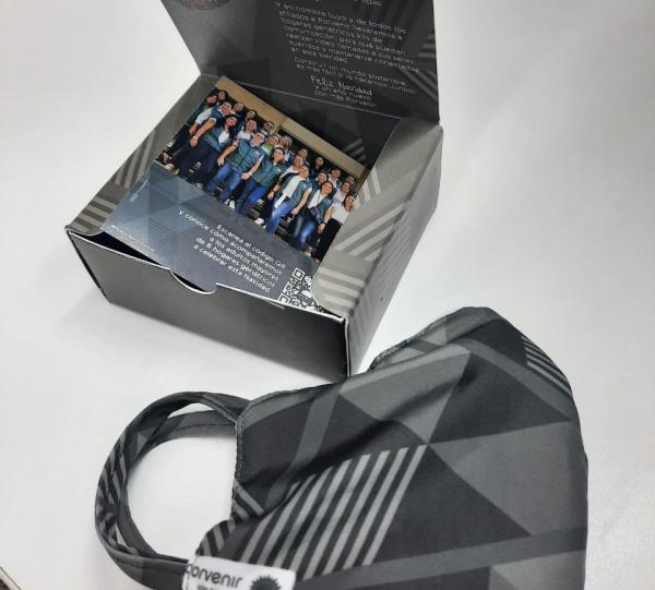 Reusable mask in antifluid fabric Image