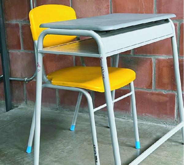 ONE-MAN POSITION CHAIR AND TABLE Image