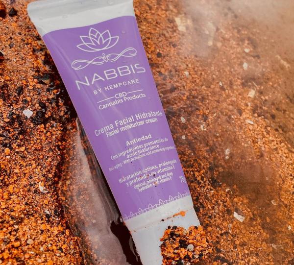 MOISTURIZING FACIAL CREAM WITH CBD Image