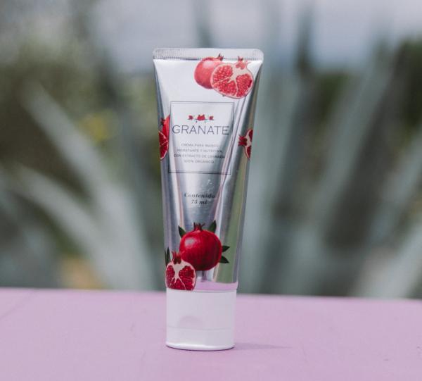 Hand cream with pommegranate organic oil Image