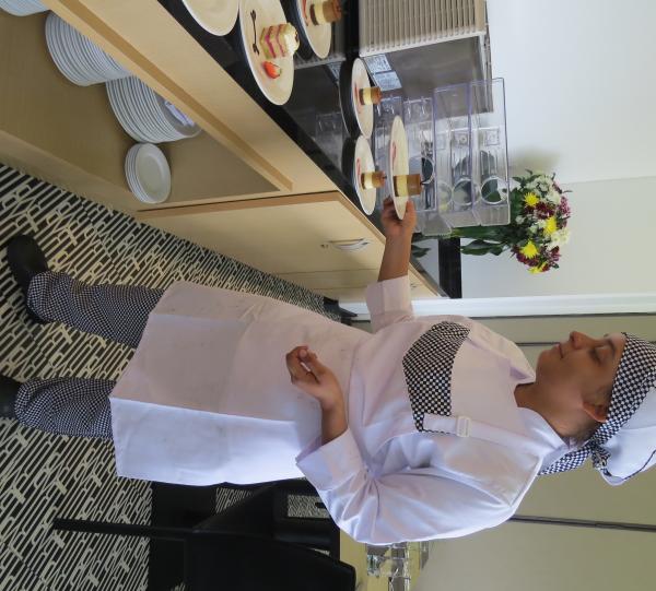 FILIPINAS Y DELANTALES PARA COCINA, STEWARDS Image