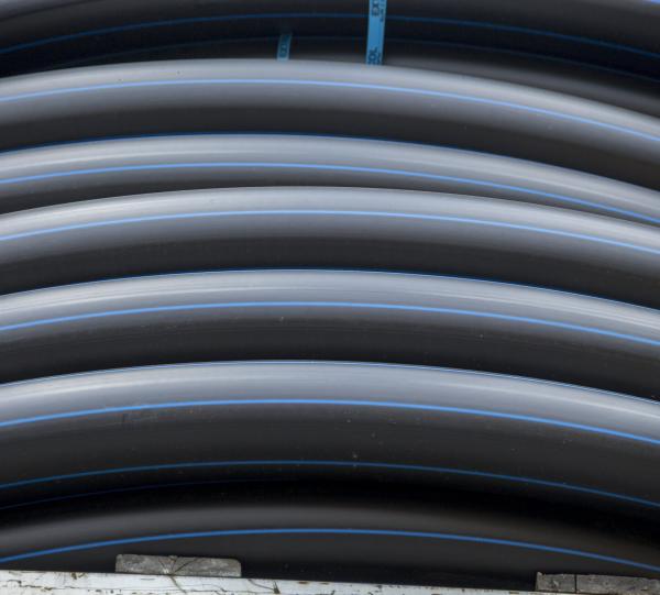 POLYETHYLENE FLEXIBLE PIPE AND FLEXIBLE PIPE WITH POLYETHYLENE LAYERS