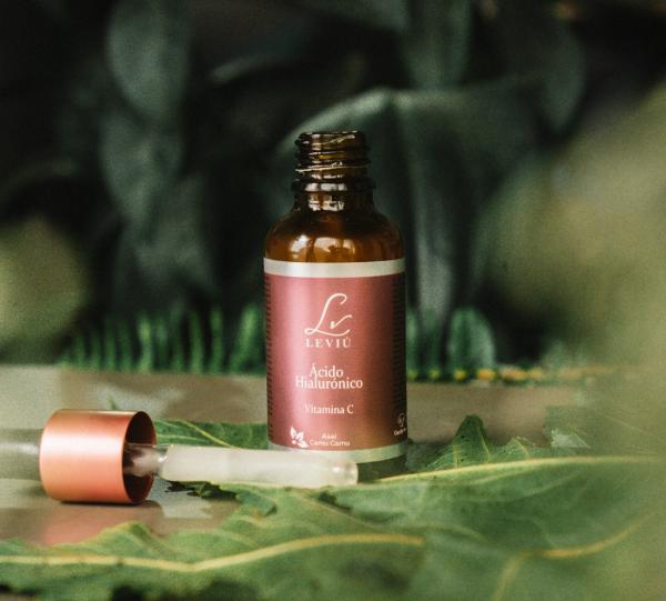 Hyaluronic acid and vitamin C Image