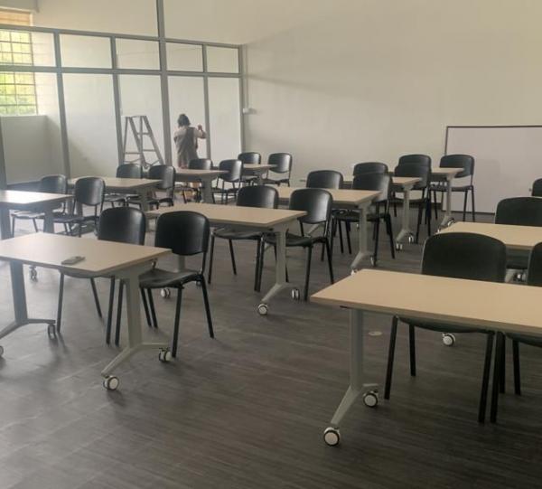 Nexus folding table Image