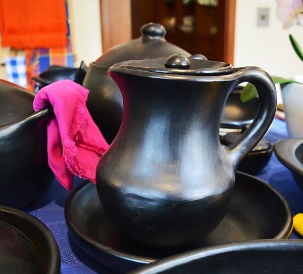 La Chamba clay tableware Image