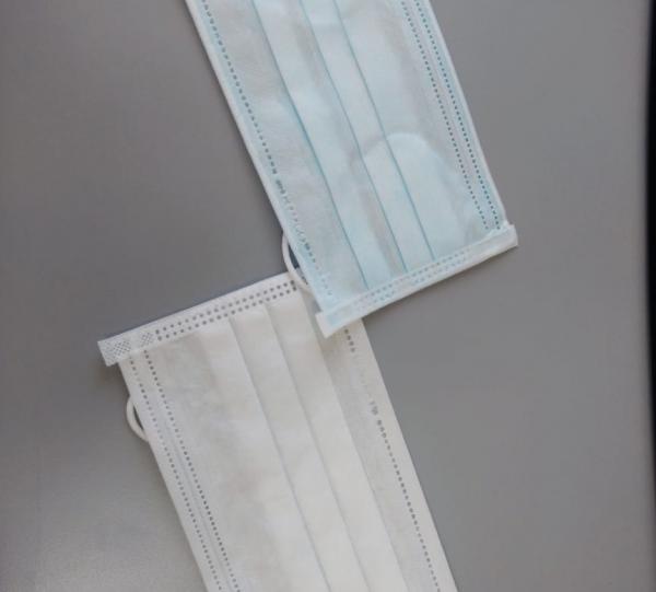 Single-use, non-sterile, disposable holding face mask. Image