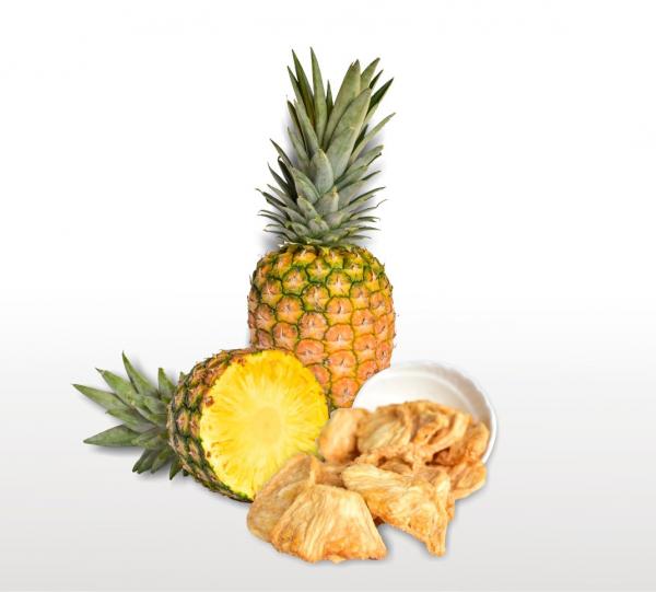 Crunchy dried tropical fruit blend (mango, pineapple & banana chips) Image