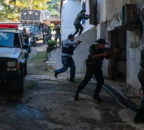 SERIES (3X40) SEARCH COMMAND THE CHASE FOR THE MOST WANTED NARCO IN HISTORY. Image