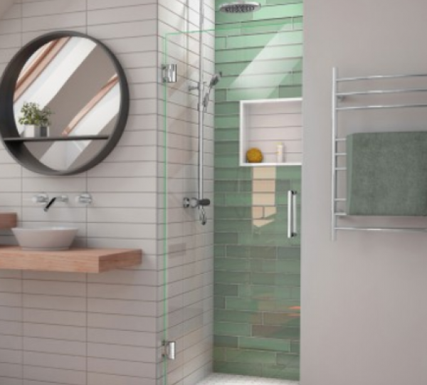 Frameless glass shower doors Image