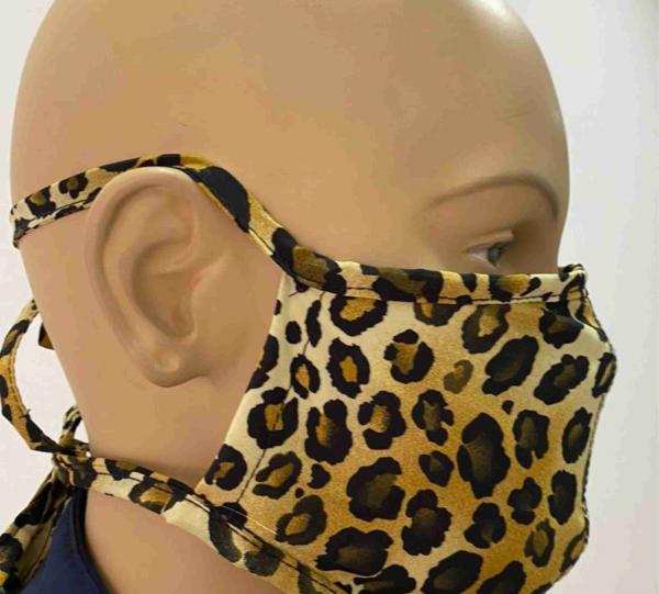 Face mask with triple fabric Image