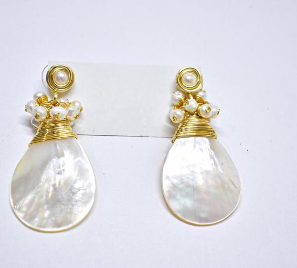 mother of pearl earrings Image